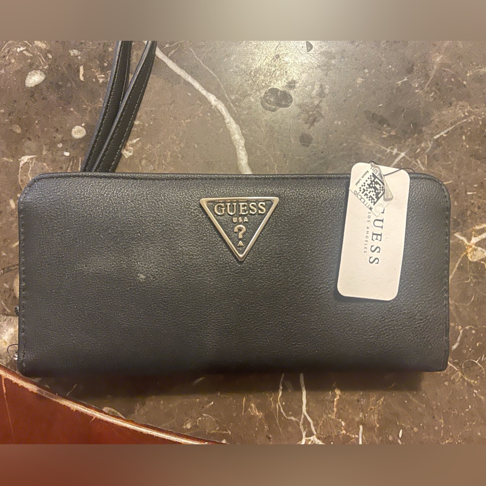 Guess zipper wallet